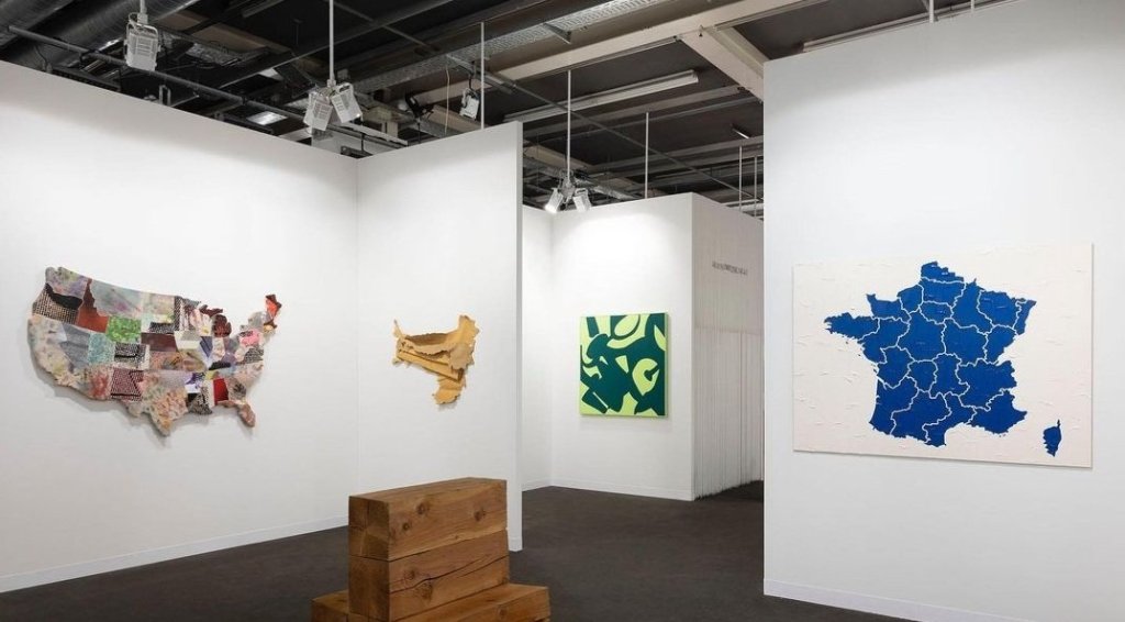 installation view Massimo de Carlo