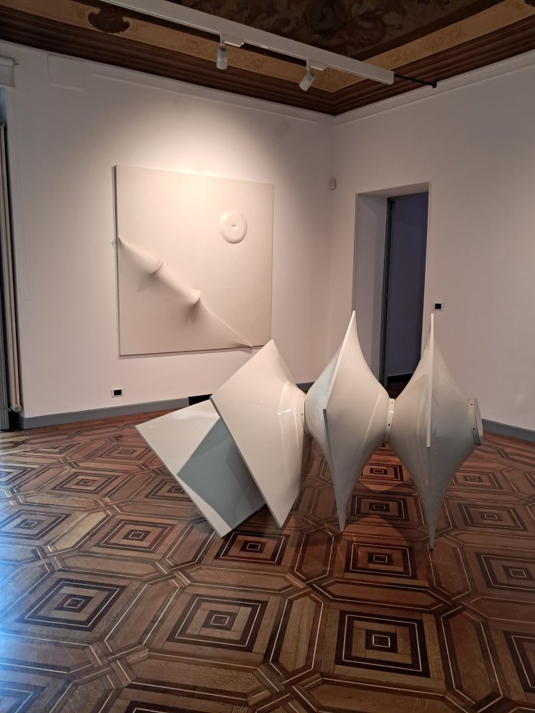 Agostino Bonalumi - Mazzoleni installation view